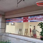 Почистване на витрина на магазин